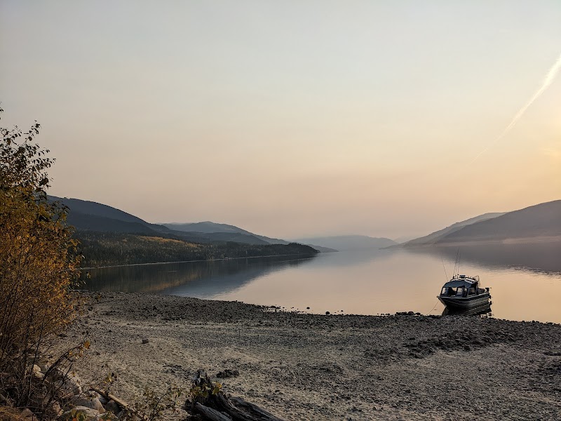 Momich Lakes Park省立公园 - Momich River Campground