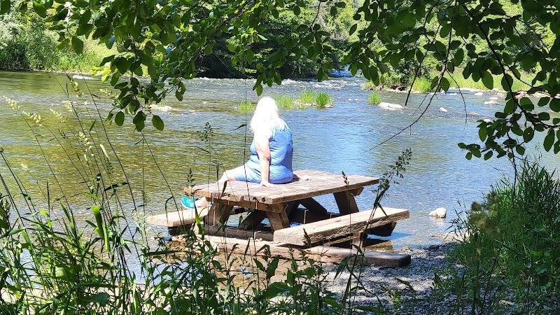 JACKSON CAMPGROUND ON THE APPLEGATE RIVER（俄勒冈州）