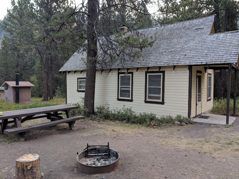 ANTLERS GUARD STATION CABIN（俄勒冈州）