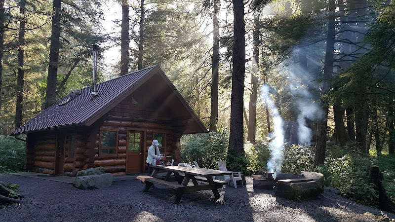 STARRIGAVAN CREEK CABIN（阿拉斯加州）