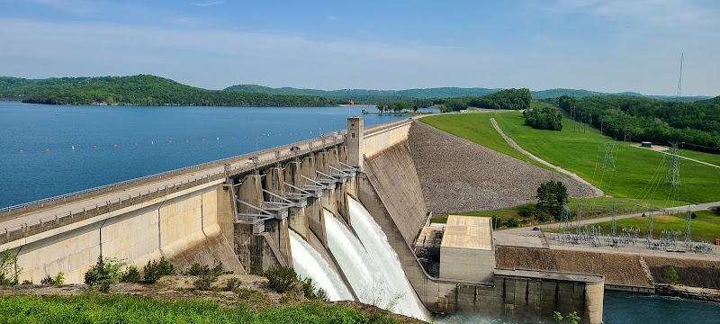 DAM SITE RIVER (BEAVER LAKE)
