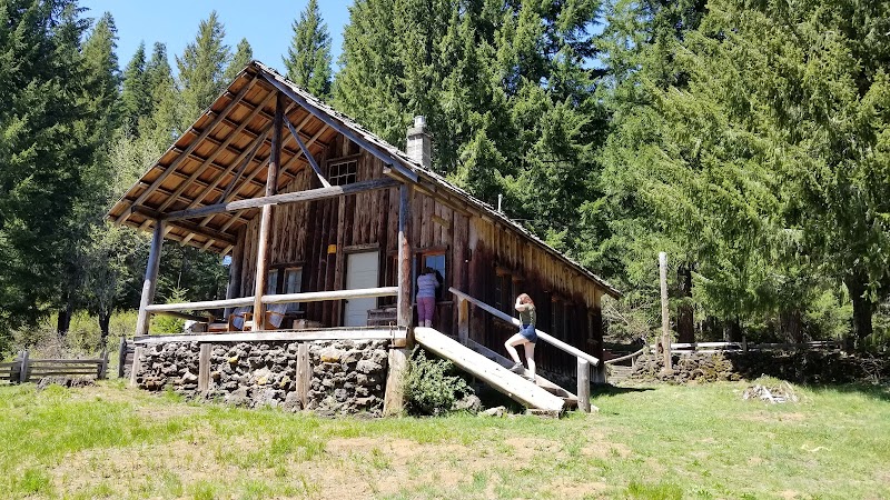 FISH LAKE REMOUNT DEPOT CABINS（俄勒冈州）