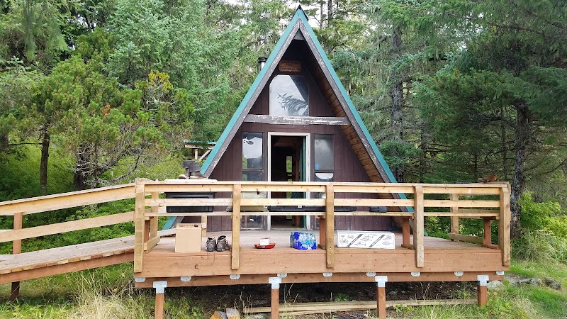 SEVENFATHOM BAY CABIN（阿拉斯加州）