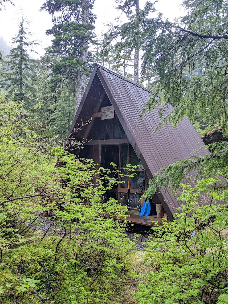 DAVIDOF LAKE CABIN（阿拉斯加州）