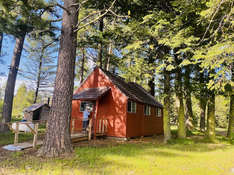 SUMMIT GUARD STATION BUNKHOUSE（俄勒冈州）