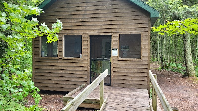 GRAND ISLAND CABINS（密歇根州）
