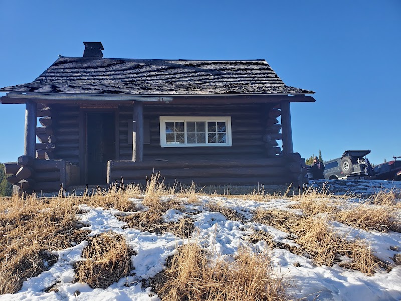 LITTLE BEAR CABIN（蒙大拿州）