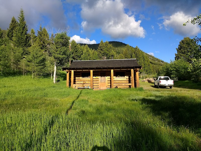 DOUGLAS CREEK CABIN（蒙大拿州）