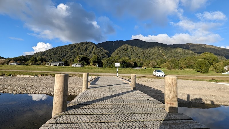 Hans Bay - Lake Kaniere Campsite