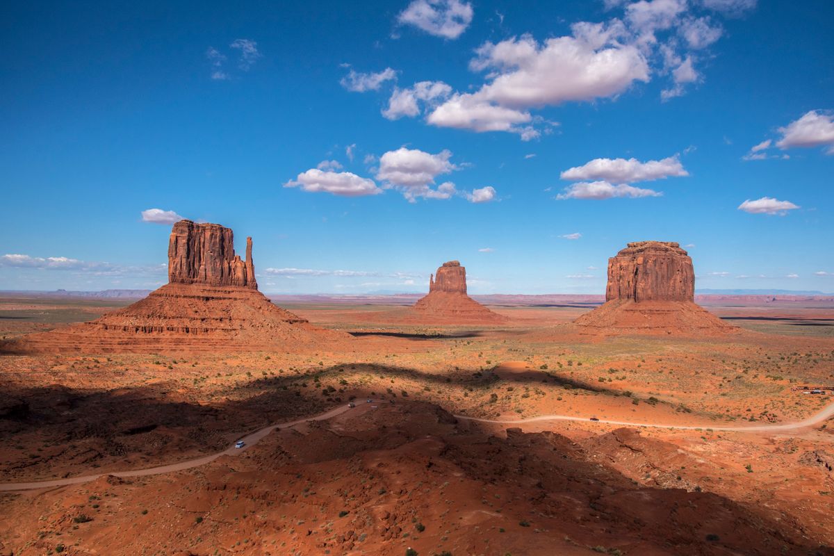 纪念碑谷 Monument Valley 孤峰群，亚利桑那与犹他交界的 Navajo 部落公园